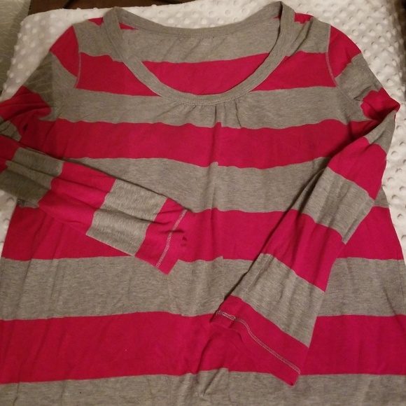 Old Navy Tops - Womens old navy scoop neck t shirt xl 16
